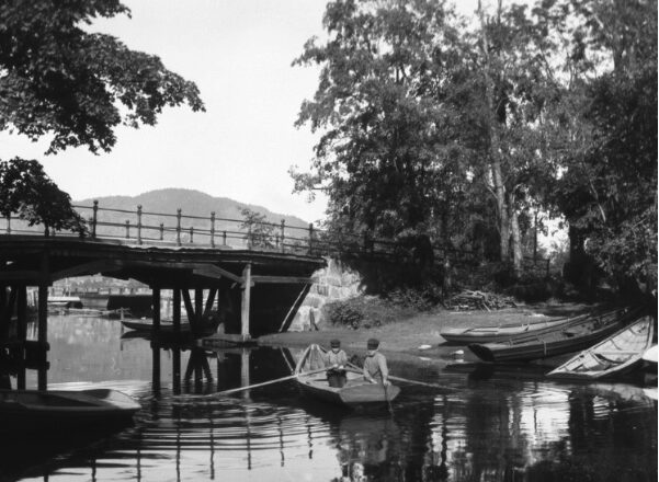 Historisk bilde elveidyll Tollbodøya